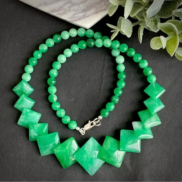 Green Jade Necklace Earring Set Handmade Gemstone Jewelry - Picture 4 of 9